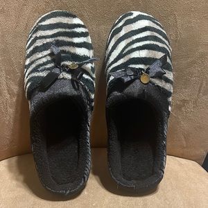 Avon Women’s Memory Foam Soft Zebra Print Slippers, Size: S (5-6)